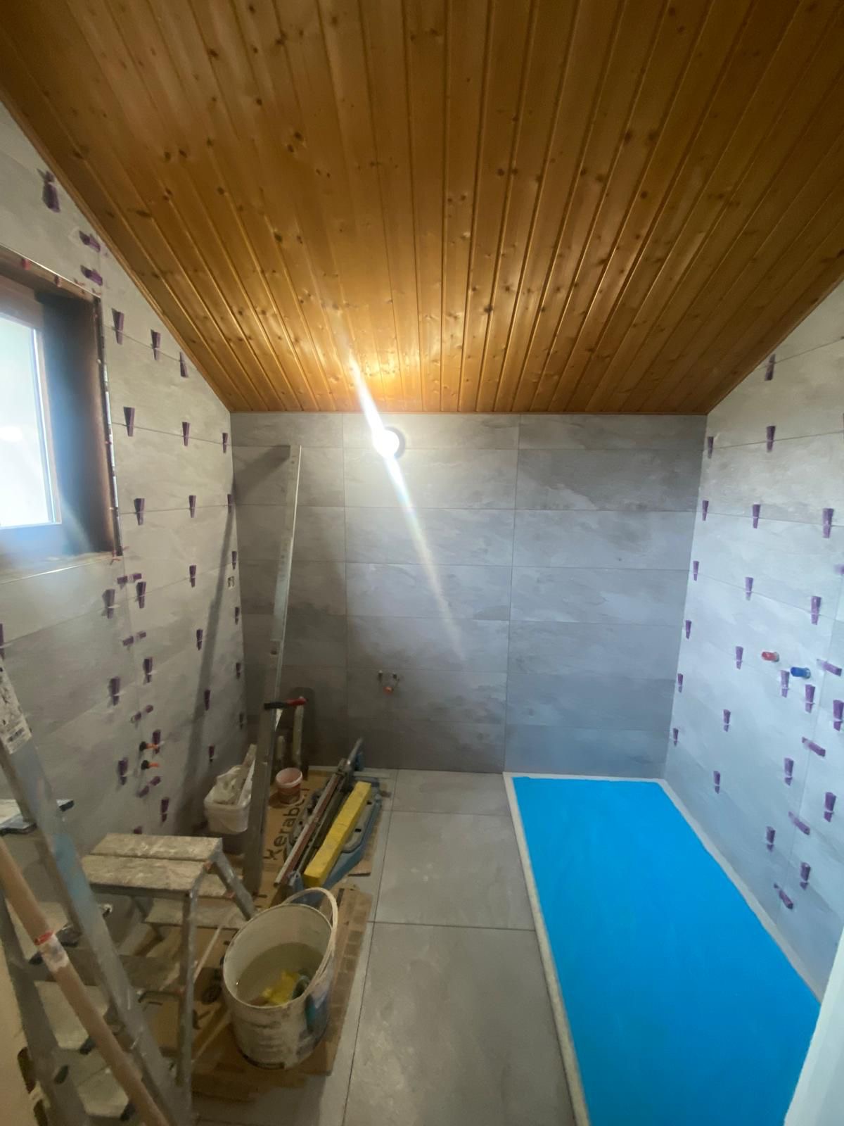 Pose carrelage salle de bain en cours Thonon-les-Bains